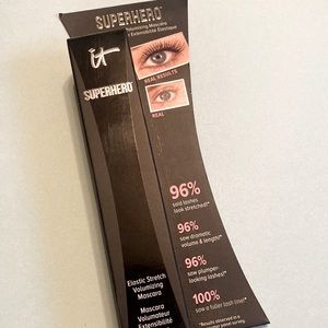 iT Cosmetics - SUPERHERO Elastic Stretch Volumizing Mascara
